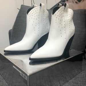 Sigerson Morrison White Kalie Boots Size 9- NWT